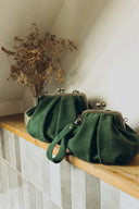 Small green suede bag with clasp - 48h