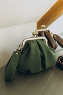 Small green suede bag with clasp - 48h