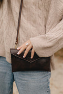 Schokoladenbraune Mehrzweck-Clutch