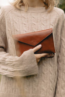 Mehrzweck-Clutch in Cognacbraun