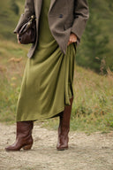 Chocolate brown handbag with clasp