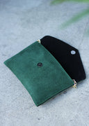 Grüne Wildleder-Clutch mit verschiedenen Verwendungsmöglichkeiten - 48 Stunden
